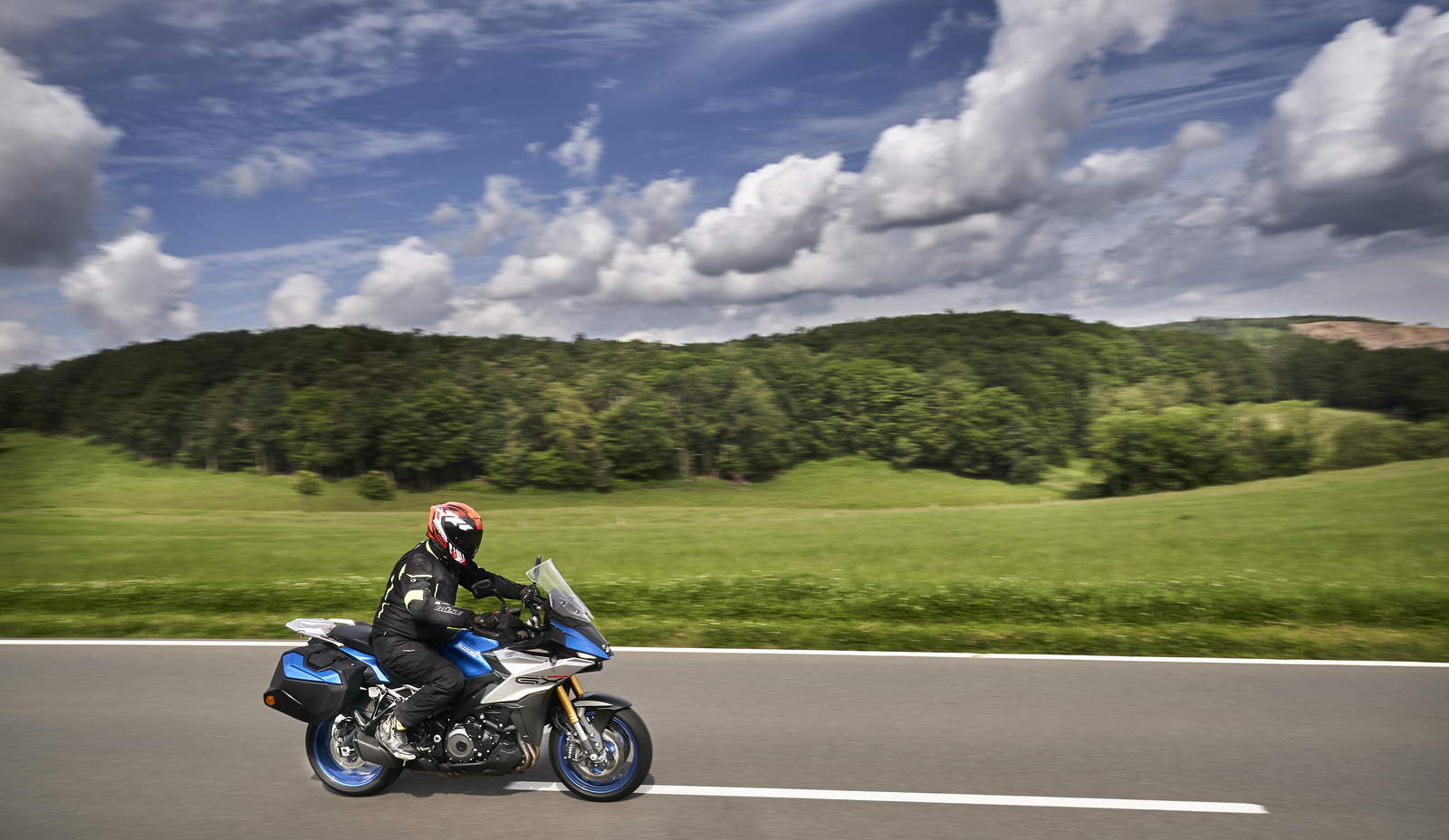 BMW S 1000 XR vs Suzuki GSX 1000 GX